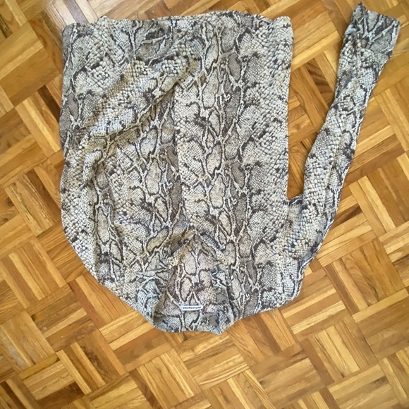 Reformation Python Button up shirt - Picture 2 of 8